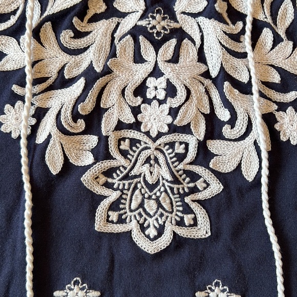 Women's Navy halter top with white embroidery size M - Picture 2 of 8